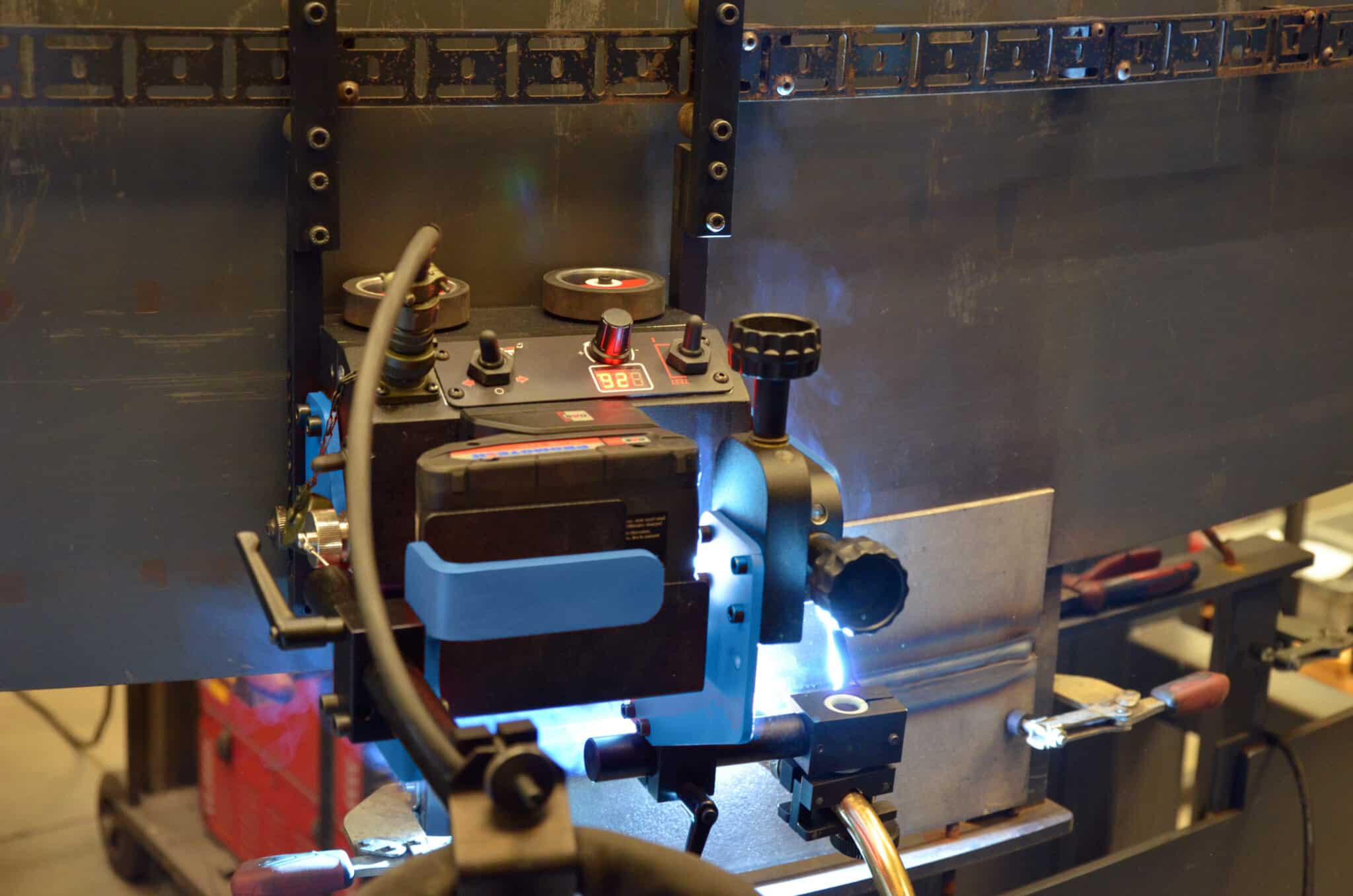 Li'l Runner CDL Cordless Welding Tractor - Image 4